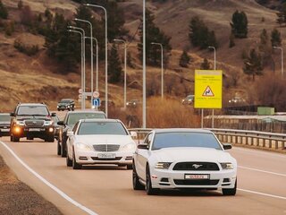 2012 Ford Mustang V Рестайлинг, белый, 2150000 рублей, вид 3