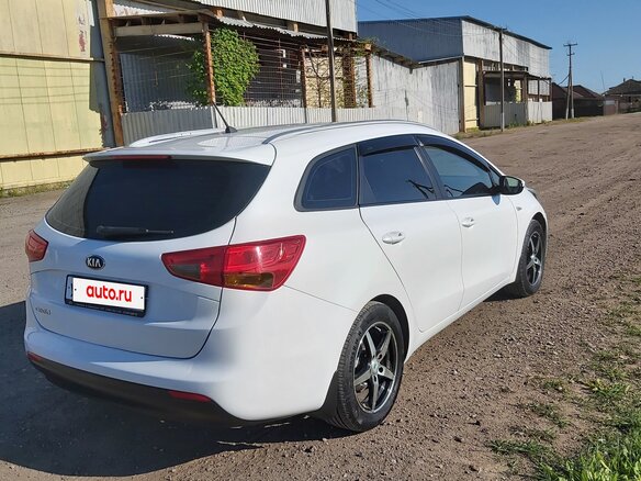 2016 Kia Ceed II Рестайлинг, белый, 1100000 рублей - вид 3