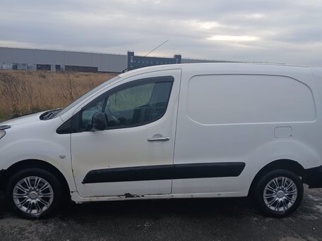 2012 Peugeot Partner, белый, 380000 рублей, вид 2