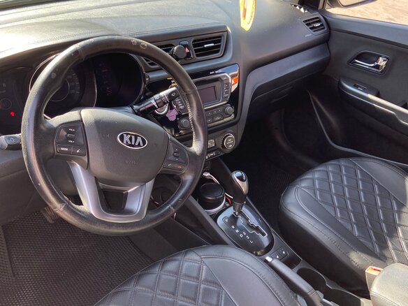 2013 Kia Rio 4-speed III, бежевый, 930000 рублей - вид 16