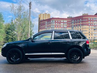 2006 Volkswagen Touareg I, чёрный, 1350000 рублей, вид 3