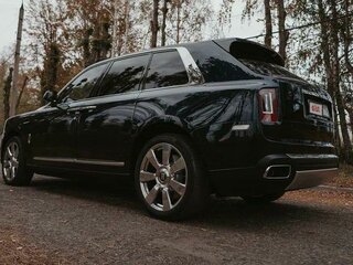2020 Rolls-Royce Cullinan I (Series I), синий, 29700000 рублей, вид 3