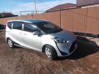 2019 Toyota Sienta II Рестайлинг, серебристый, 1700000 рублей, вид 3
