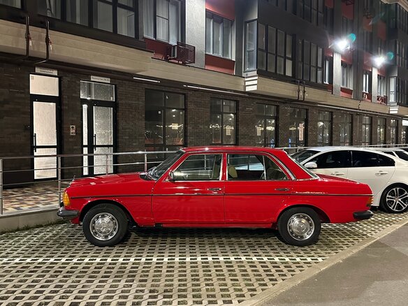 1981 Mercedes-Benz W123 200 4-speed, красный - вид 3