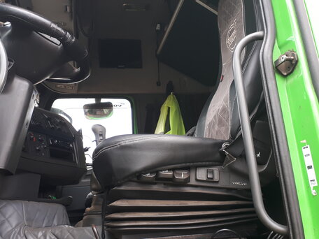2011 Volvo FH, зелёный, 6500000 рублей, вид 4