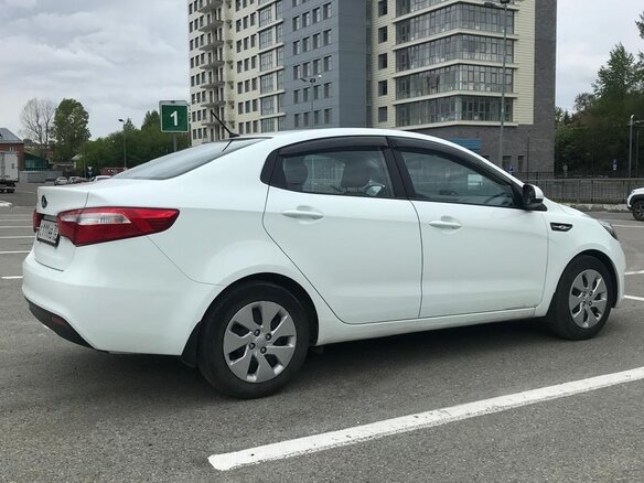 2015 Kia Rio III Рестайлинг, белый, 1000000 рублей - вид 1