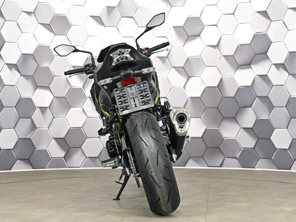 2020 Kawasaki Z 900, серый - вид 5