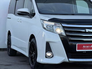 2017 Toyota Noah III (R80), белый, 1938000 рублей, вид 5