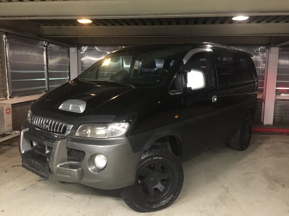 2003 Hyundai H-1 I, чёрный - вид 1