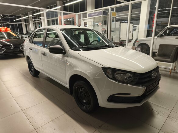 2026 Lada (ВАЗ) Granta I Рестайлинг, белый - вид 11