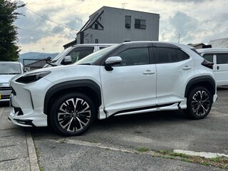 2023 Toyota Yaris Cross I, белый, 1490000 рублей, вид 2