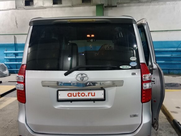 2010 Toyota Noah II (R70), серый, 1750000 рублей - вид 9