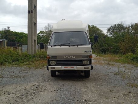 1990 Toyota HiAce, белый, 2000000 рублей, вид 5