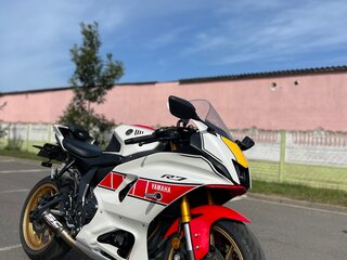 2022 Yamaha YZF-R7, золотистый, 1800000 рублей, вид 2