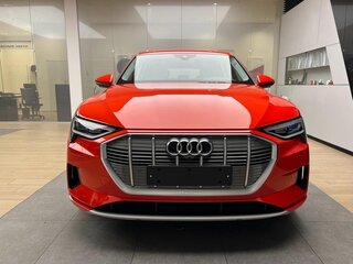 2021 Audi e-tron 55 I, красный, 7999999 рублей, вид 4