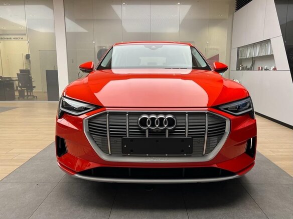 2021 Audi e-tron 55 I, красный, 7999999 рублей - вид 3