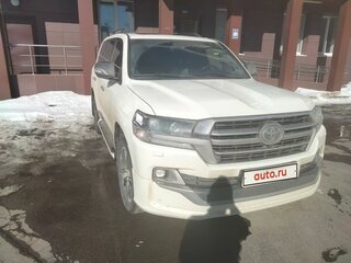 2020 Toyota Land Cruiser 200 Series Рестайлинг 2, белый, 8500000 рублей, вид 2