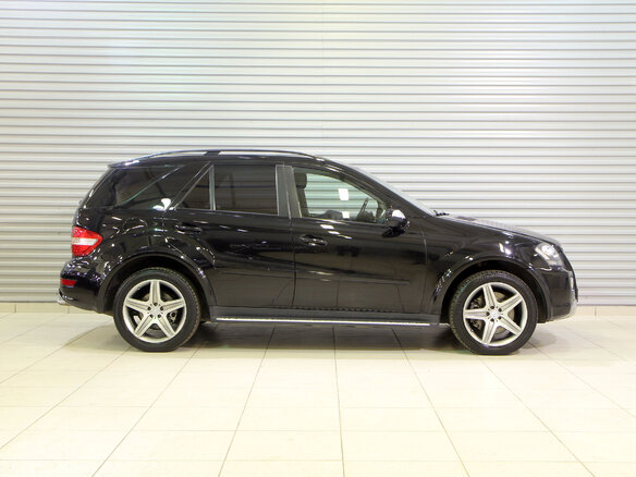 2010 Mercedes-Benz M-Класс 500 II (W164) Рестайлинг, чёрный - вид 3