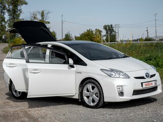 2011 Toyota Prius III Рестайлинг (XW30), белый, 1300000 рублей, вид 2