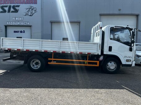 2024 Isuzu Elf (N-series), белый, 3340000 рублей, вид 2