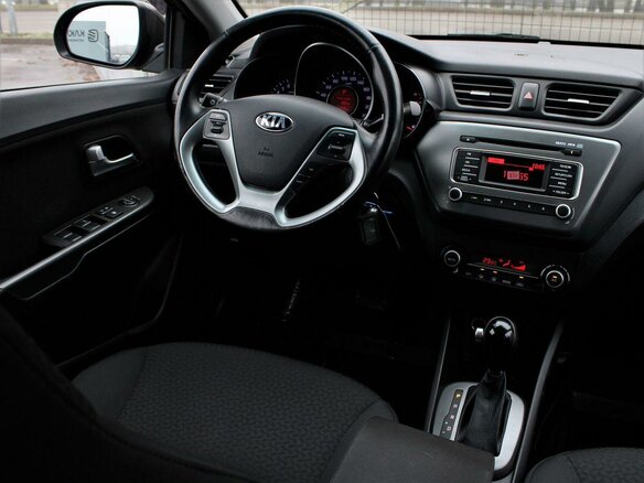 2016 Kia Rio III Рестайлинг, коричневый, 1300000 рублей - вид 9