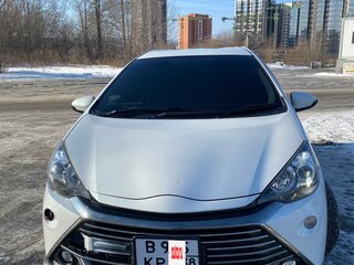 2015 Toyota Aqua I Рестайлинг, белый, 1100000 рублей, вид 2