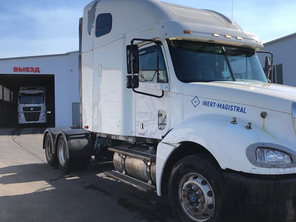 2003 Freightliner Columbia, белый, 2999999 рублей - вид 3