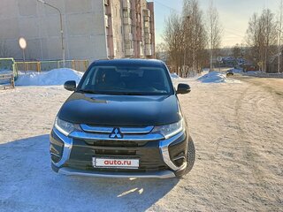 2015 Mitsubishi Outlander III Рестайлинг 2, чёрный, 1700000 рублей, вид 1