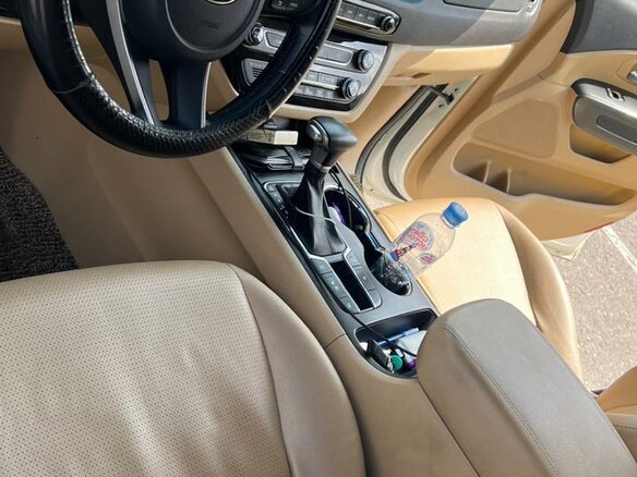 2020 Kia Carnival III, жёлтый, 3750000 рублей - вид 3
