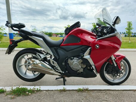 2010 Honda VFR 1200, красный, 750000 рублей, вид 4