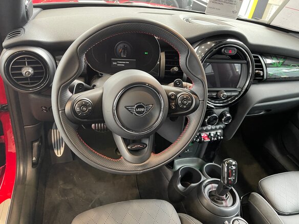 2020 Mini Hatch Cooper S III (F55/F56) Рестайлинг, красный, 3600000 рублей - вид 4