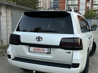 2016 Toyota Land Cruiser 200 Series Рестайлинг 2, белый, 6500000 рублей, вид 5