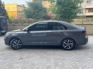 2021 Volkswagen Polo VI, серый, 1900000 рублей, вид 5