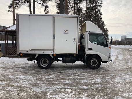 1999 Toyota Dyna, белый, 2000000 рублей, вид 4