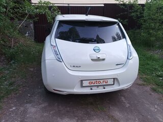 2013 Nissan Leaf (EM57) I (ZE0/AZE0), белый, 730000 рублей, вид 2