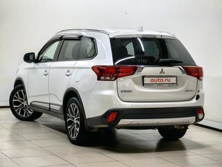 2017 Mitsubishi Outlander III Рестайлинг 2, белый, 2130000 рублей, вид 4
