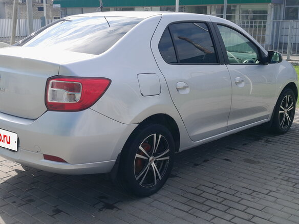 2014 Renault Logan II, серебристый, 820000 рублей