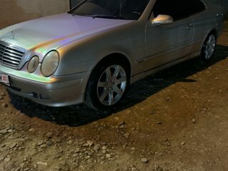 2001 Mercedes-Benz CLK-Класс 230 I (W208) Рестайлинг, серебристый, 630000 рублей, вид 2