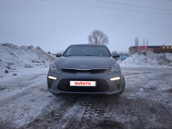 2019 Kia Rio IV, серый, 1500000 рублей - вид 2