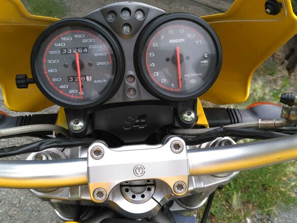 2001 Ducati Monster S4, жёлтый - вид 2
