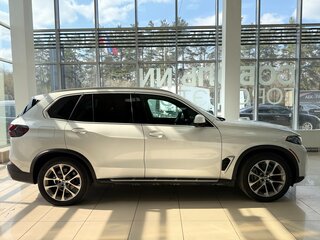 2023 BMW X5 40i IV (G05/G18) Рестайлинг, белый, 8900000 рублей, вид 4
