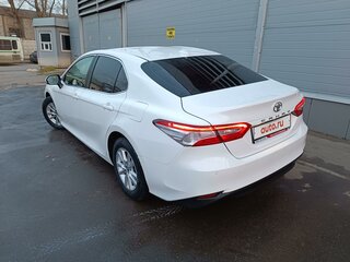 2019 Toyota Camry VIII (XV70), белый, 2490000 рублей, вид 3
