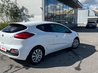 2017 Kia Ceed II Рестайлинг, белый, 1050000 рублей, вид 4