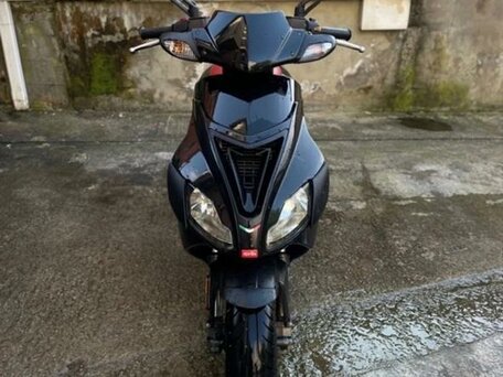 2020 Aprilia SR 50, чёрный, 140000 рублей, вид 2