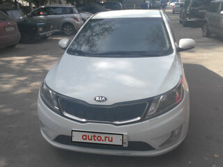 2013 Kia Rio 4-speed III, белый, 799000 рублей, вид 3