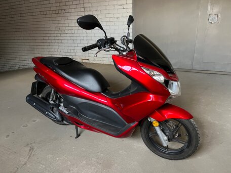 2014 Honda PCX 150, красный, 330000 рублей, вид 3