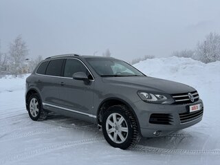 2013 Volkswagen Touareg II, серый, 2350000 рублей, вид 3