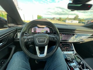2020 Audi Q8 55 TFSI I (4M), чёрный, 6350000 рублей, вид 5