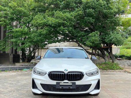 2023 BMW 1 серии 120i III (F52) Рестайлинг, белый, 1890000 рублей, вид 2