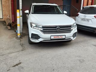 2021 Volkswagen Touareg III, белый, 5800000 рублей, вид 3